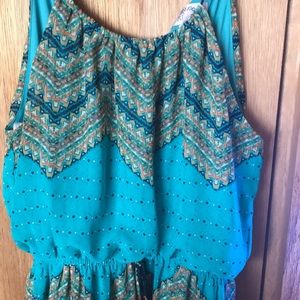 I’m selling a long dress.